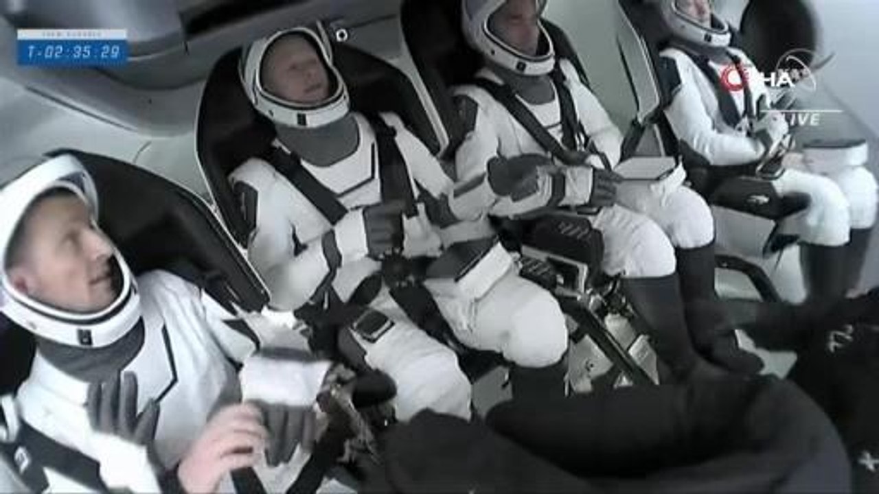 SpaceX uzaya 4 astronot gönderdi