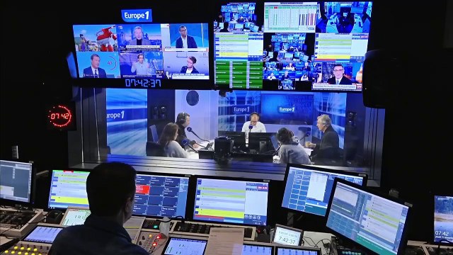 L'avocat du Père Noël : Certes, pas de PS5 sous le sapin mais il y aura 690 mesures de Mélenchon