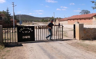 GELENİN AÇTIĞI, GİDENİN KAPATTIĞI 'KAPILI' KÖY