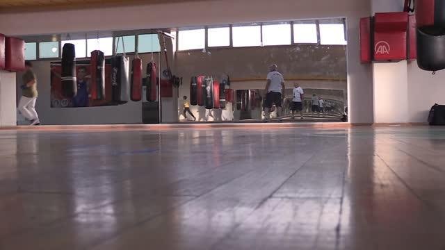 Boks eldiveni ve yumruklarla geçen bir ömür: Yılmaz Çağlar