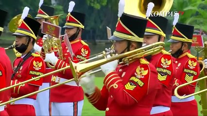 Jokowi Jalan Kaki Sambut PM Malaysia Ismail Sabri di Istana Bogor