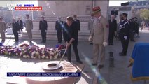 11-Novembre: Emmanuel Macron dépose une gerbe et ravive de la flamme de la tombe du Soldat inconnu