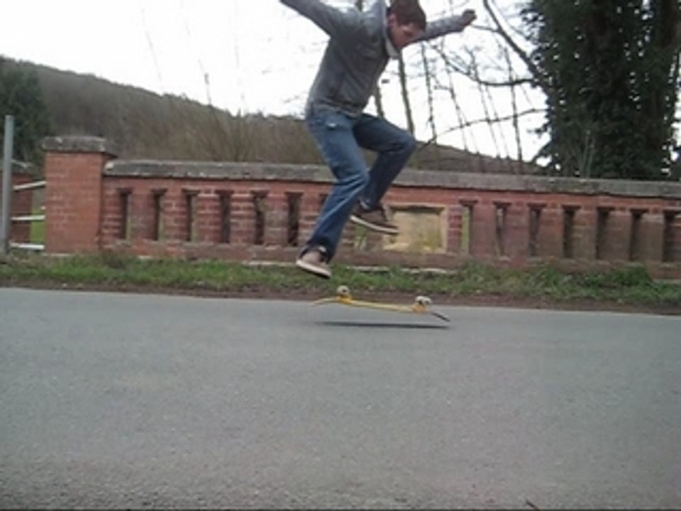 Game of skate : old school kickflip