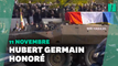 Le cercueil d'Hubert Germain remonte les Champs Élysées sur le char "Bir-Hakeim"