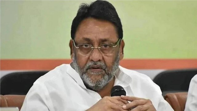 Amruta Fadnavis sends legal notice to Nawab Malik