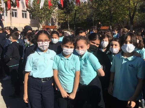 ÖĞRENCİLER MİLLİ AĞAÇLANDIRMA GÜNÜ VESİLESİYLE FİDAN DİKTİ