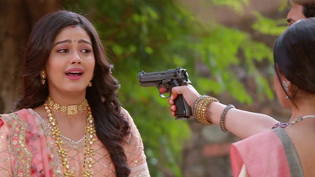 Molkki Episode 256 Promo; Purvi at Gunpoint | FilmiBeat