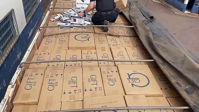 Receita Federal apreende carreta carregada com cigarros na BR-467