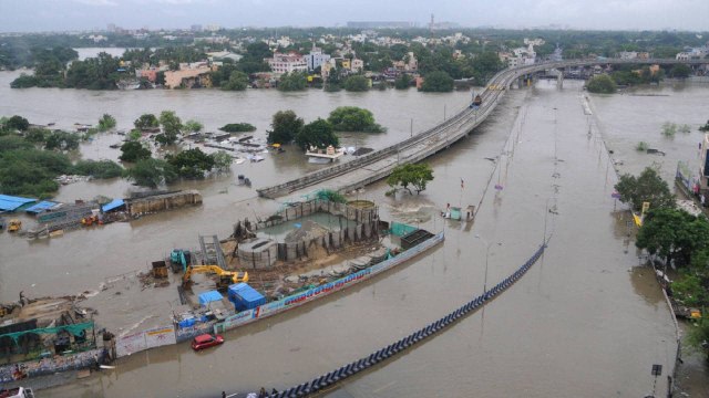 Chennai Rains : చెన్నై సిటీ జలమయం... మాకే ఎందుకు ఈ కష్టాలు Red Alert | AP || Oneindia Telugu