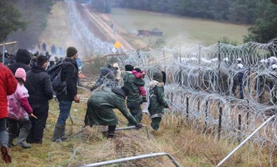 Polonia envía refuerzos a la frontera de Bielorrusia en medio de un enfrentamiento migrato
