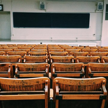 حقيقة تعطيل الدراسة بسبب ذروة الموجة الرابعة.. التعليم توضح