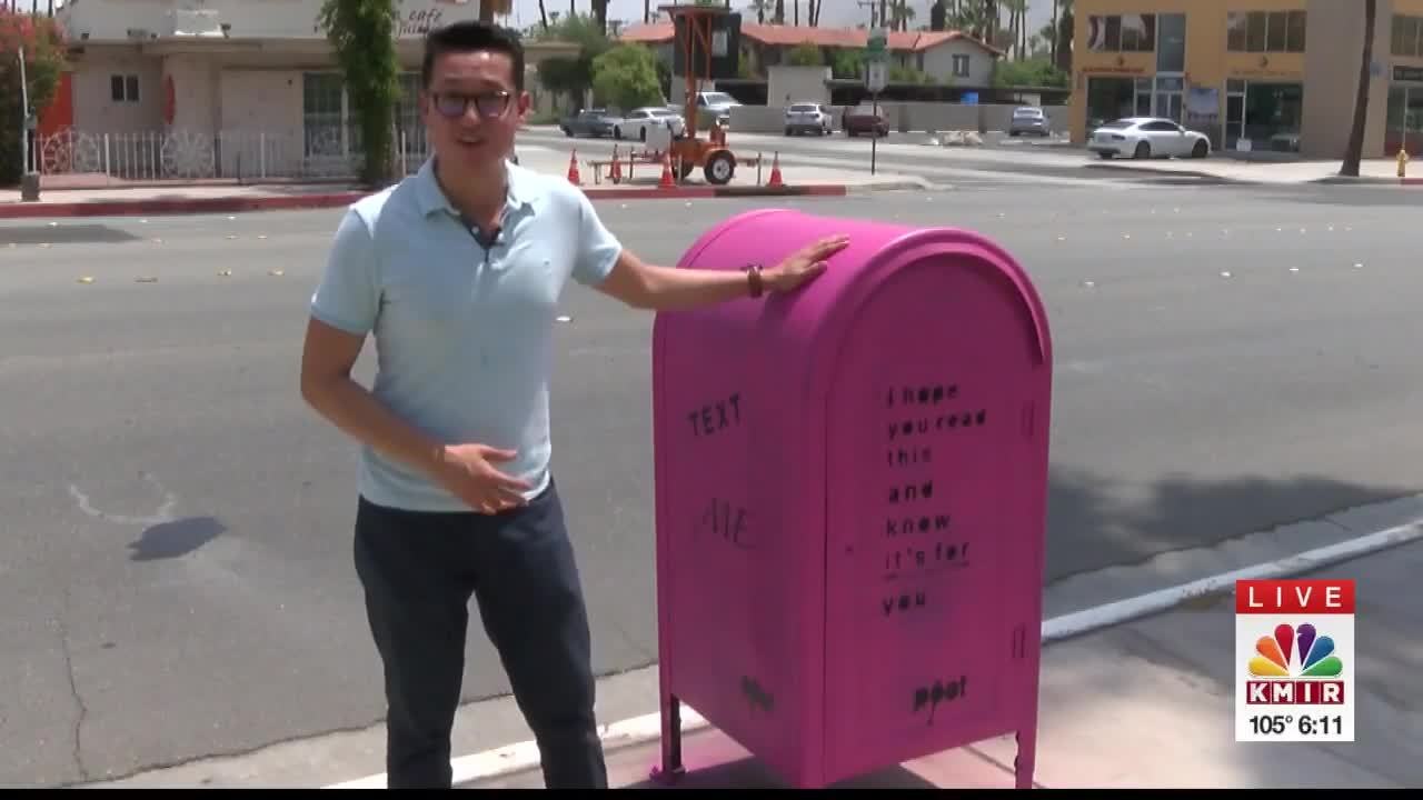 PINK MAILBOXES POP-UP IN DOWNTOWN