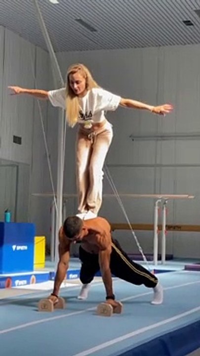 DWTS: Η Βασιλική Μιλλούση και τα ακροβατικά της...