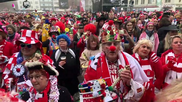 Germania, picco di casi giornalieri ma impazza il Carnevale