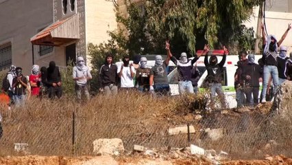 İsrail askerleri Batı Şeria'daki "Arafat'ı anma" yürüyüşlerine müdahale etti