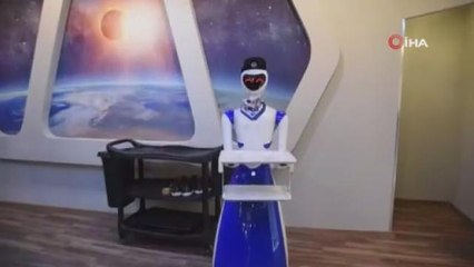 Irak'ta robot garsonların hizmet verdiği ilk restoran açıldı