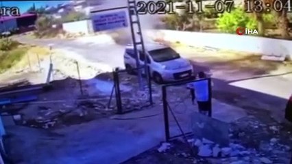 Dumanı fark etti, yanan araçtan oğlunu böyle kurtardı