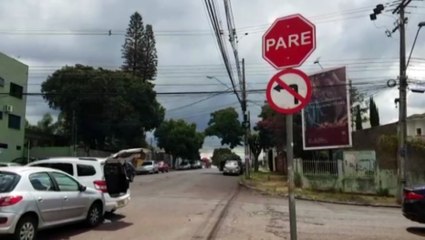Três carros se envolve em colisão na Rua Fortaleza, no Centro