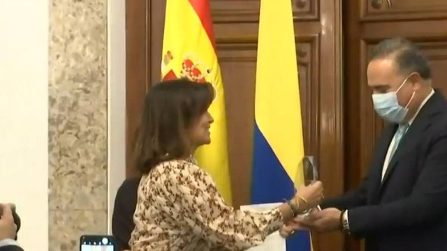 Emprendedores, periodistas y artistas colombianos fueron condecorados en España