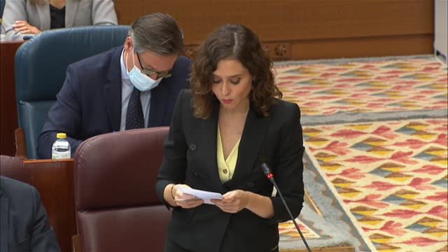 Ayuso cuando le preguntan por las vacunas caducadas: Hasta luego, da igual, paso