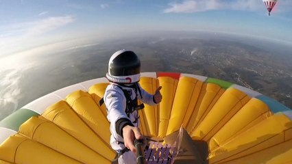 Debout sur une montgolfière à plus de 4 000 mètres d'altitude, pour la bonne cause