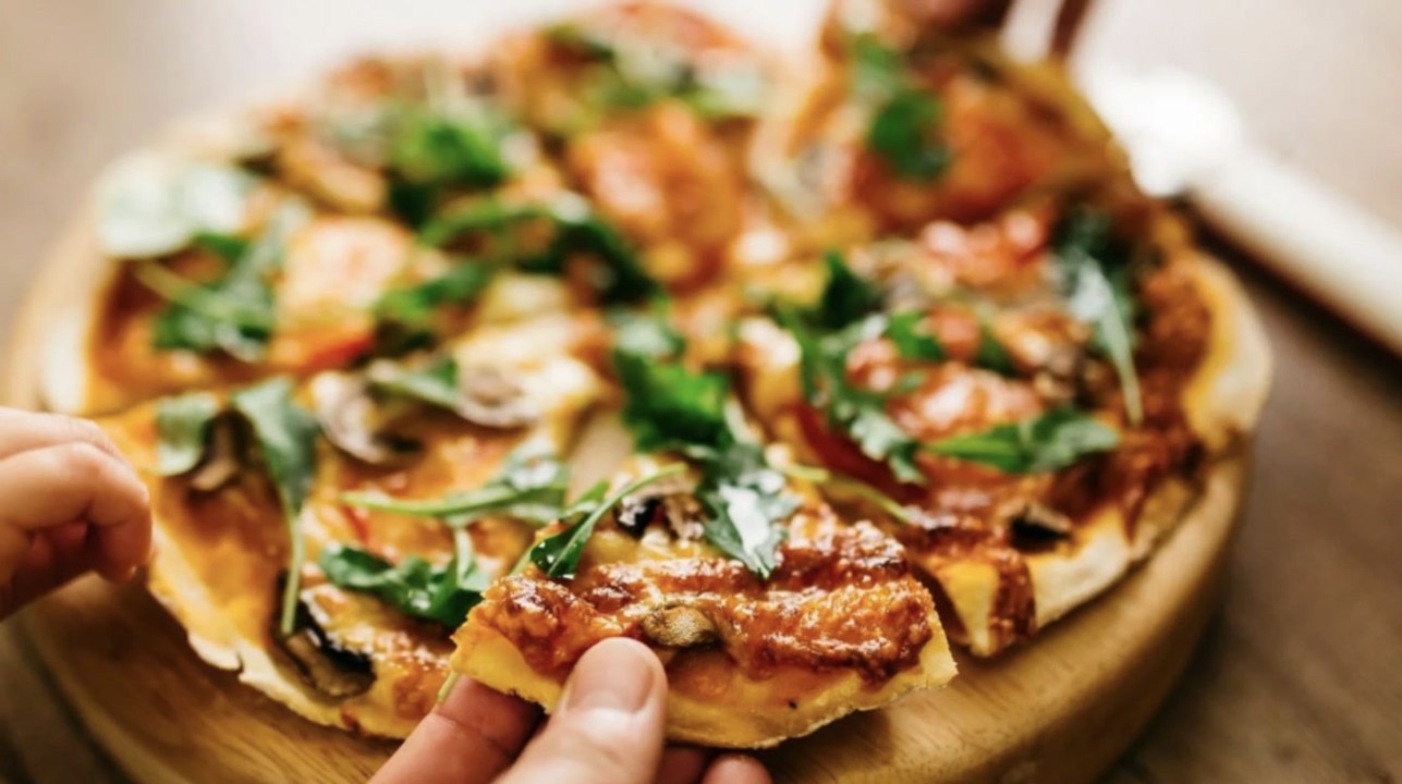 An Italian Cook Taught Me 9 Secrets that Made My Homemade Pizza Insanely Better