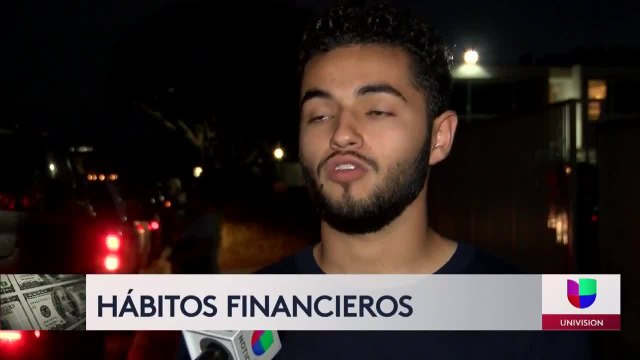 Jóvenes hispanos ayudan a sus familias durante la pandemia