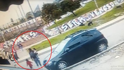 Impactante video de niña que se salvó tras ser arrollada por un bus de Transmilenio