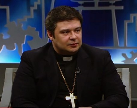 Padre exorcista revela: “Muitos artistas famosos e políticos fizeram pacto com o diabo”