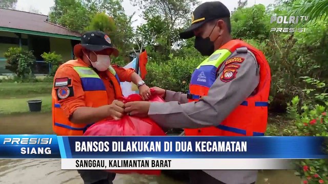 Polres Sanggau Serahkan Bansos ke Korban Banjir