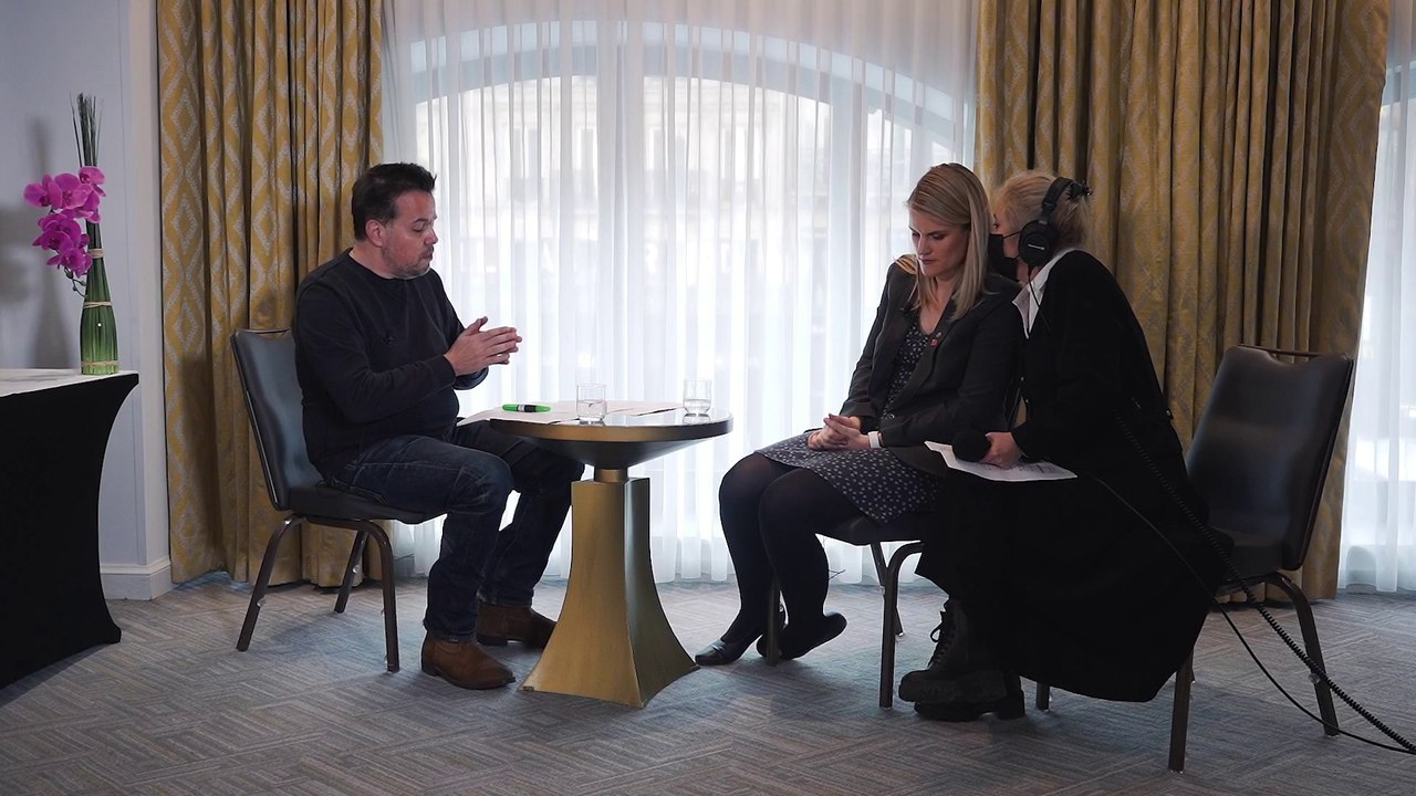 Frances Haugen : "Il y a tellement de pays où Internet est gratuit si vous utilisez Facebook. Choisir de ne pas utiliser Facebook, ça revient à ne pas utiliser Internet. Tant que cela durera, Facebook continuera à grandir."