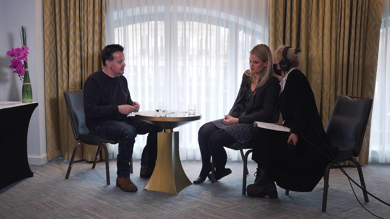 Frances Haugen : "Les enfants n'ont pas les mêmes mécanismes que les adultes pour contrôler les comportements addictifs. Les algorithmes de Facebook sont conçus pour justement ne pas laisser les enfants décrocher."