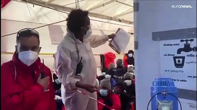 Desembarco en Augusta de migrantes rescatados en el Mediterráneo tras 9 días de espera en el mar