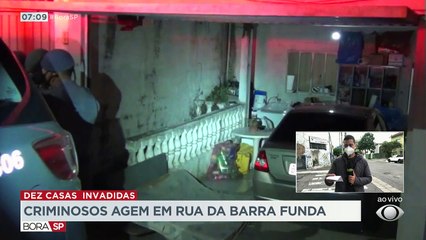 Uma rua na Barra Funda tem sido alvo constante de ladrões. De 16 casas, 10 foram invadidas por criminosos nos últimos dois meses. Algumas residências foram furtadas ou roubadas mais de uma vez nesse período.