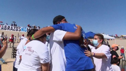 5PM HUGS NOT WALLS PKG