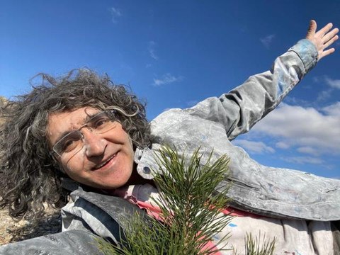 Fidanların doğum gününü kutlayan akademisyen ağaçların önemine dikkati çekti