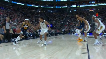 Clarkson's no-look pass sets up Gobert dunk