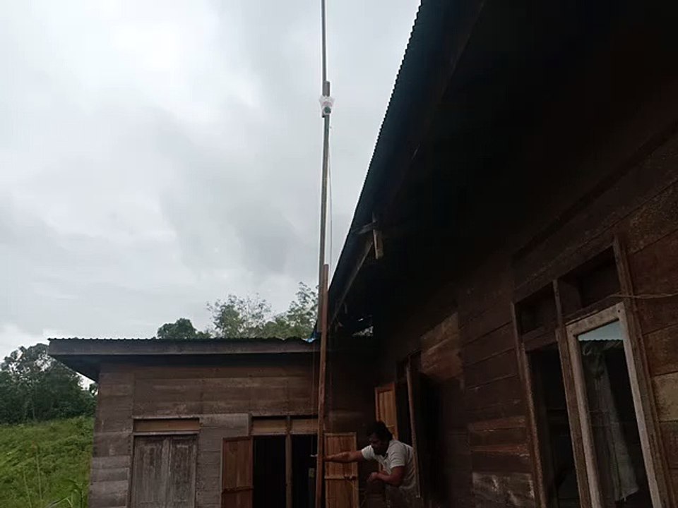 Warga Desa Datai Nirui Kesulitan Mendapatkan Jaringan Internet