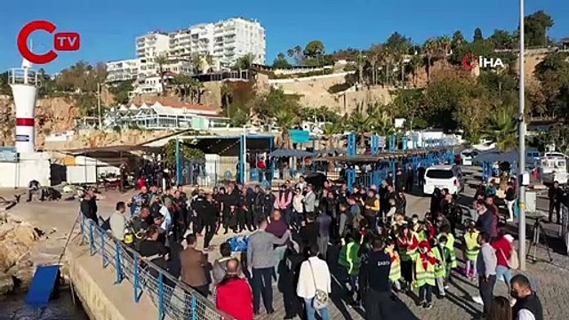 Denizin dibinden elektrik süpürgesi çıktı