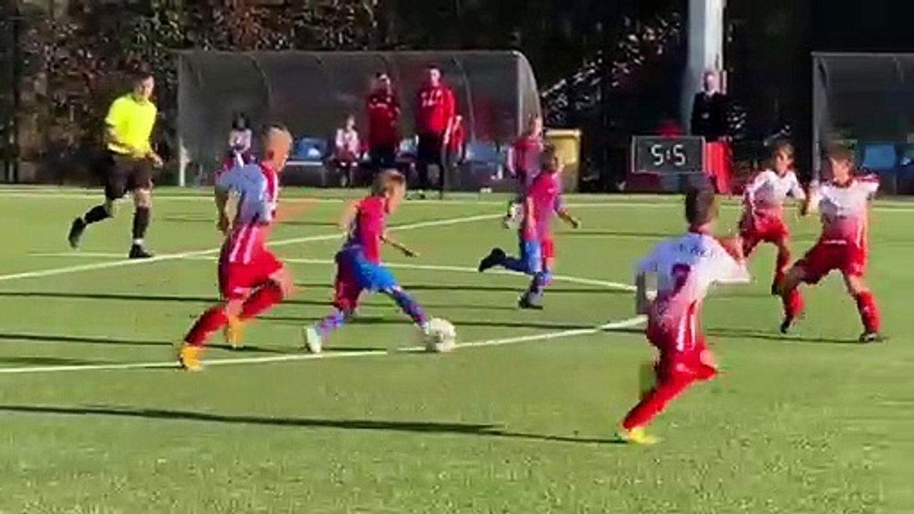 ¿El nuevo Messi? Niño de 7 años sorprende en la cantera del Barcelona