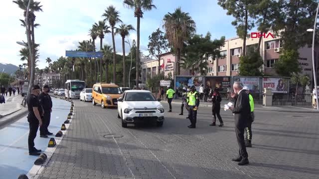 MARMARİS'TE 'Bİ HAREKETİNE BAKAR HAYAT' TEMALI EMNİYET KEMERİ DENETİMİ