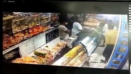 केक उधार देण्यास नकार दिल्याने बेकरीची तोडफोड, घटनेचा CCTV व्हायरल