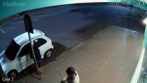 Vídeo mostra carro sendo arrombado e furtado na Rua Castro Alves, em Cascavel