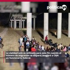 Procesan a más de 1 mil migrantes por día bajo este puente en Texas