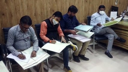 अधिकारियों की टीम की छापामारी,मचा हडक़म्प