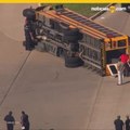 Autobús escolar se volcó en calle de Texas dejando varios niños heridos