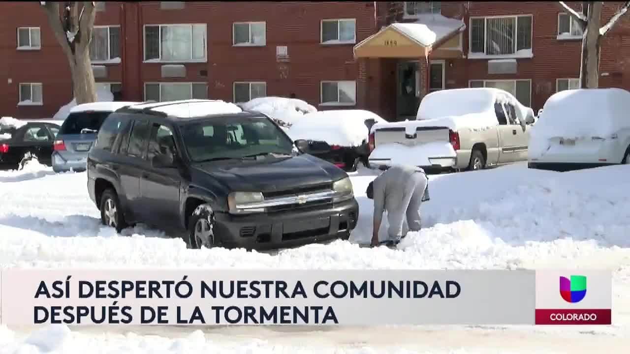 Pasajeros abarrotan Aeropuerto de Denver tras tormenta invernal