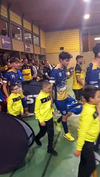 Entrée de Nos U9 avec les Joueurs de Squadra Mouscron !!!!