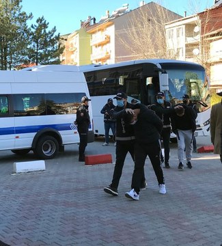Uşak merkezli suç örgütüne yönelik operasyonda gözaltına alınan 17 şüpheliden 12'si tutuklandı