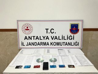 Son dakika haberi: Antalya'da vatandaşları 'operasyon yapılacak' diyerek dolandıran şahıs yakalandıSavcılarla anlaştığını iddia ederek kişileri teknik takip listesinden...